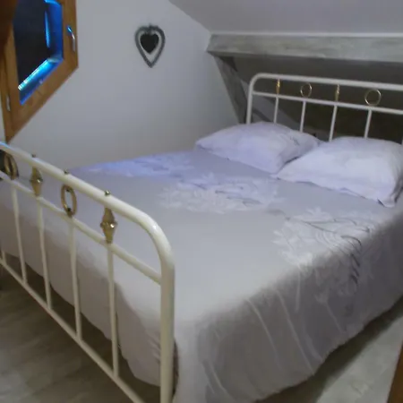 Bed & Breakfast D'hotes Dans Chalet De Bien-etre Pern
